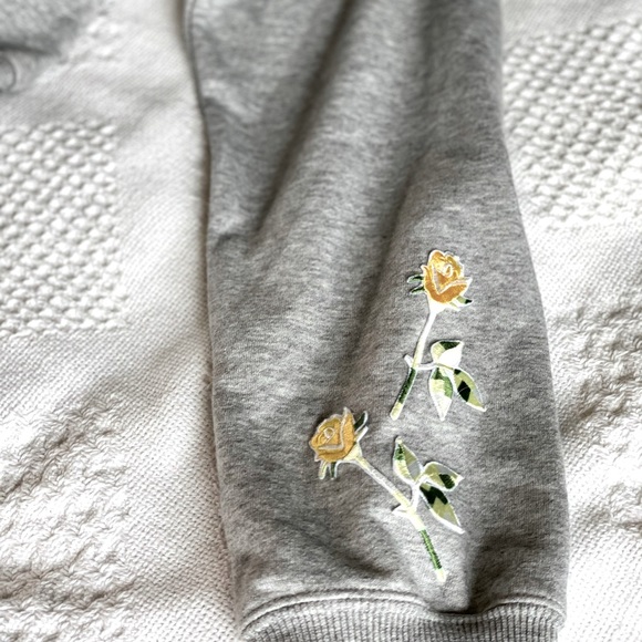 Kendall + Kylie Cropped Grey Floral Hoodie - Picture 2 of 4